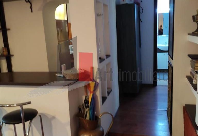 Apartament in vila la etajul 1 intre Romana si P-ta Victoriei - Poză 7