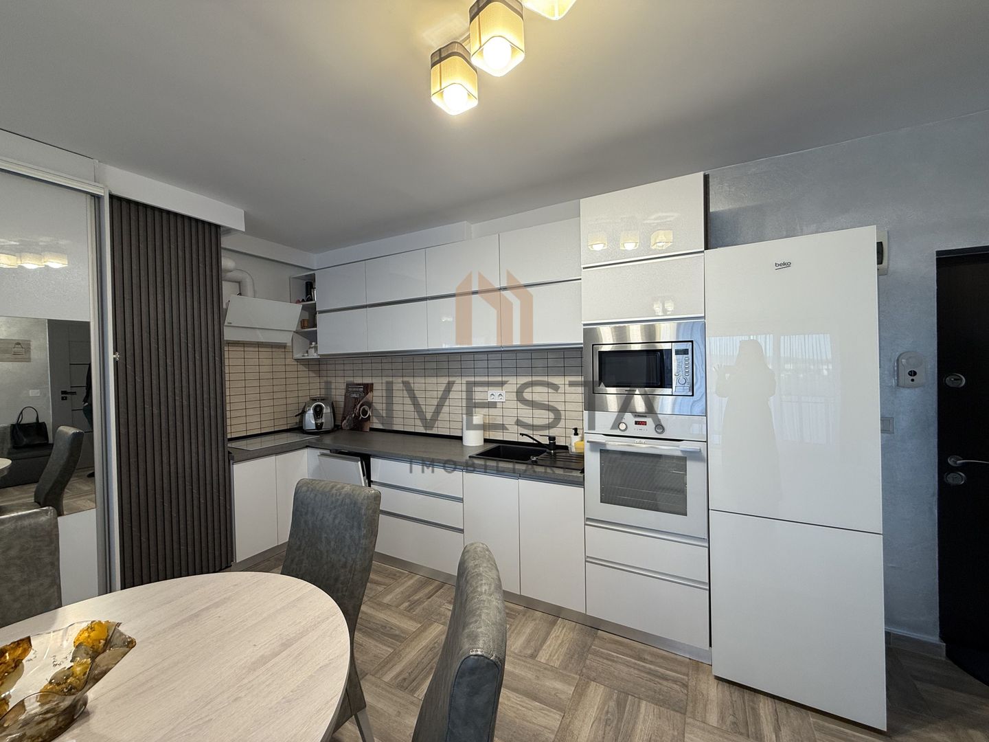 Apartament elegant cu 3 camere și terasă generoasă – zona centrală - Poză 2