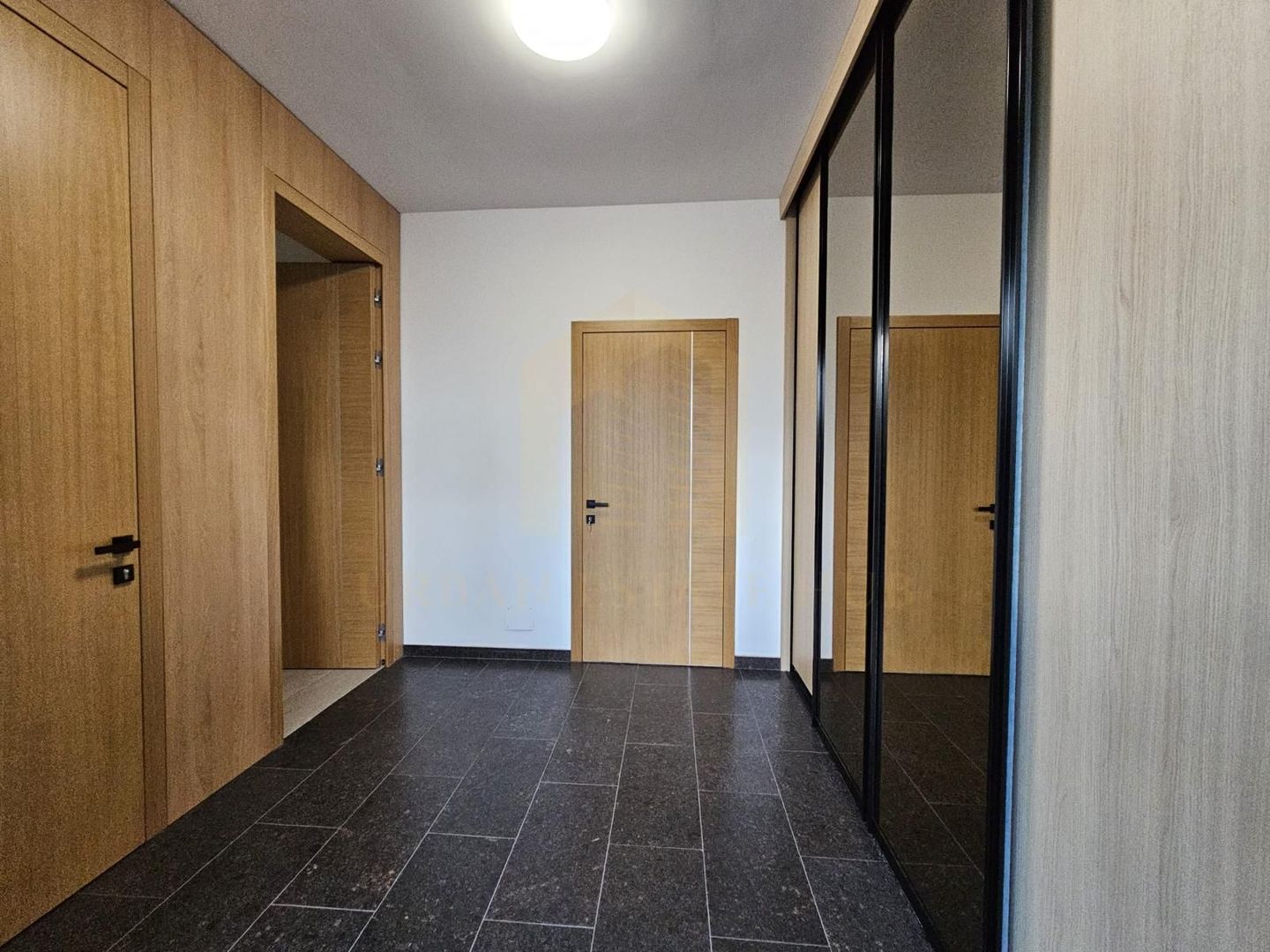 Vanzare  cladire cu 2 apartamente,  600 mp, garaje subterane, Andrei Muresanu - Poză 30