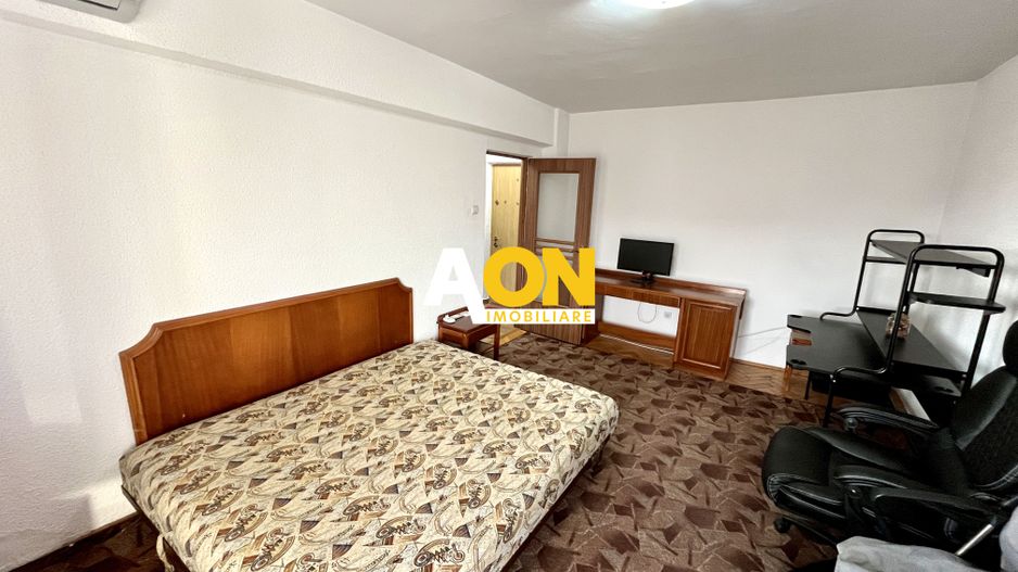 Apartament cu 3 Camere, Decomandat, Zona Mercur - Poză 3