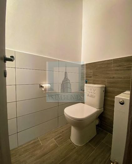 Apartament 3 camere , 2 bai, mobilat/utilat - zona Tractorul - Poză 12