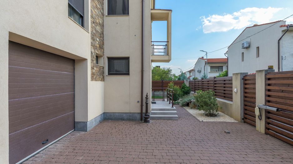 VANZARE Vilă PREMIUM cu 6 camere în zona Central, OTOPENI - Poză 37