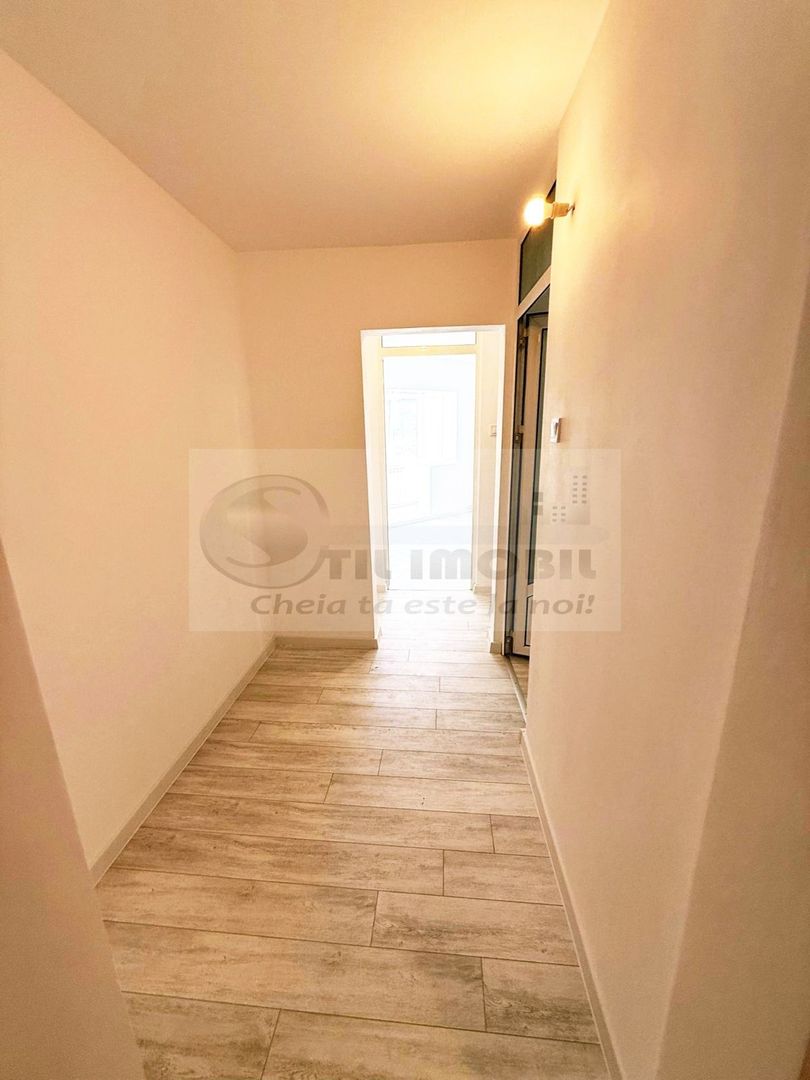 Liber, apartament 3 camere Nicolina 1, renovat modern, baie cu geam - Poză 10