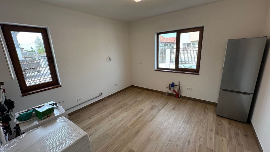 Duplex cu camera pe parter - Poză 3