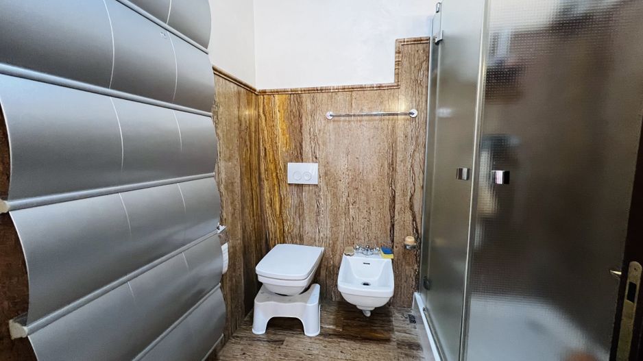 Vila cu 7 camere - Dumbravita - Zona Cora - Poză 16