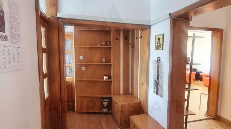 Apartament 3 camere 73 mp utili cu balcon si boxa zona Terezian - Poză 1