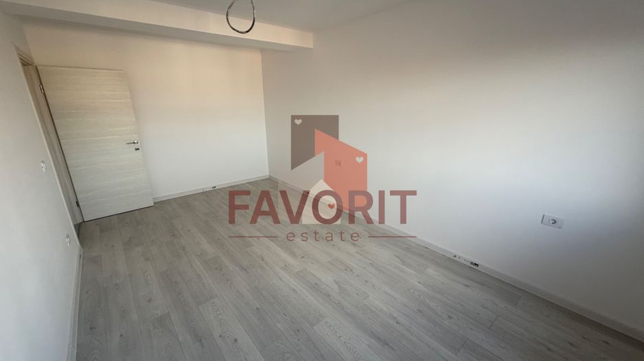 Decomandat. Disponibil imediat. Strada asfaltata - Poză 11