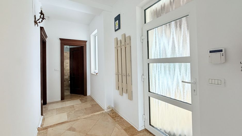 Casă de închiriat la liziera pădurii - Dumbrăvița - Poză 18