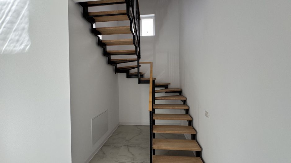 1\2 Duplex Utvin P+E,4Camere,2 Bai,Toate Utilitatile - Poză 6