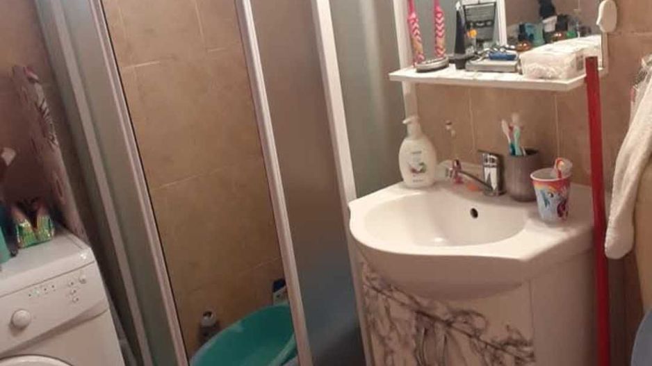 Vand apartament cu 2 camere etajul 3 - Poză 6