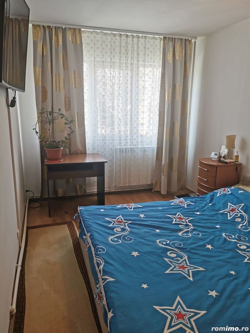 Proprietar , vand apartament , 4 camere cu centrala termica , boxa si loc parcare adp - Poză 10