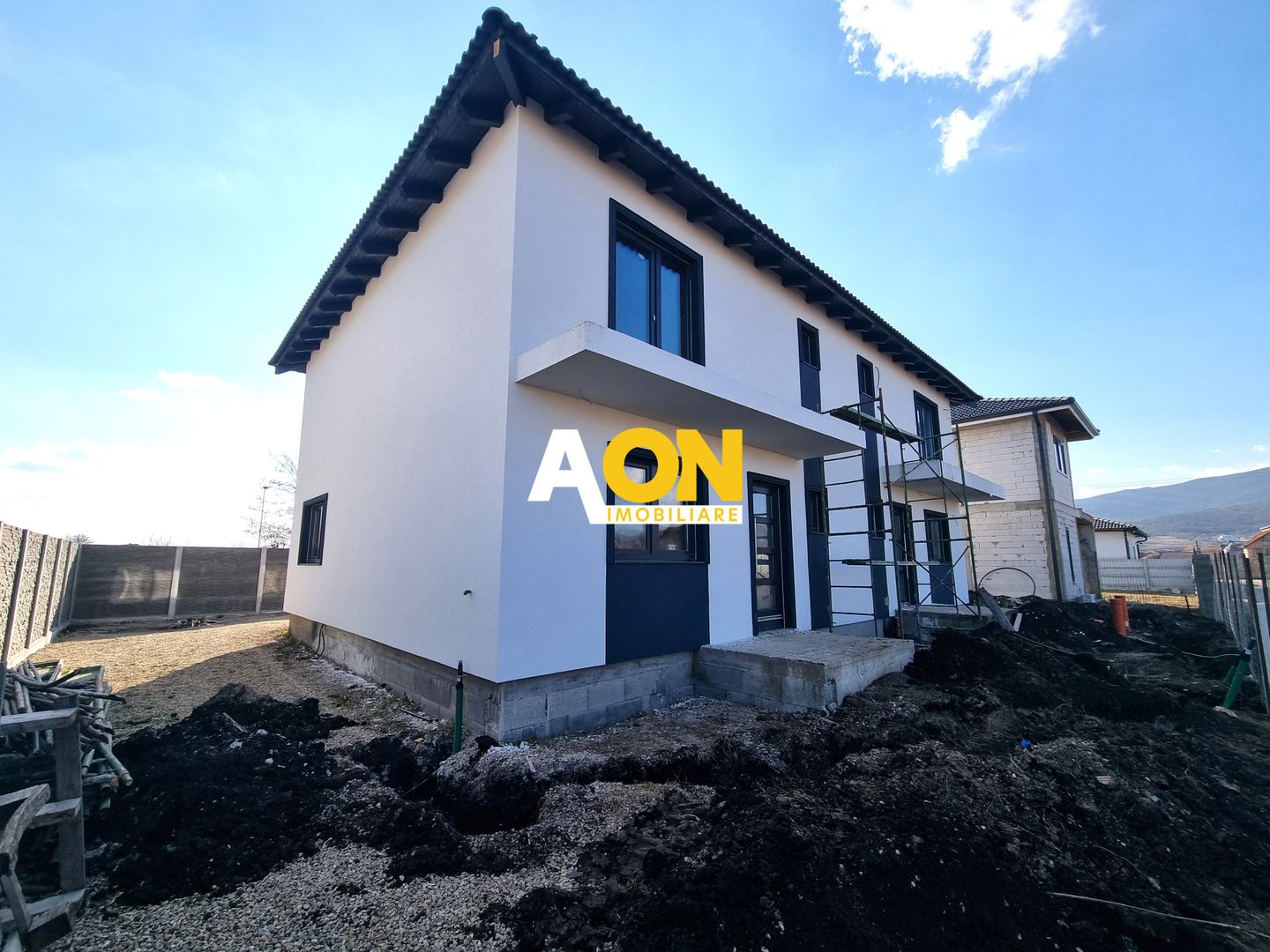 De vanzare 1/2 duplex, 4 camere, 224mp teren, Orizont - Poză 1