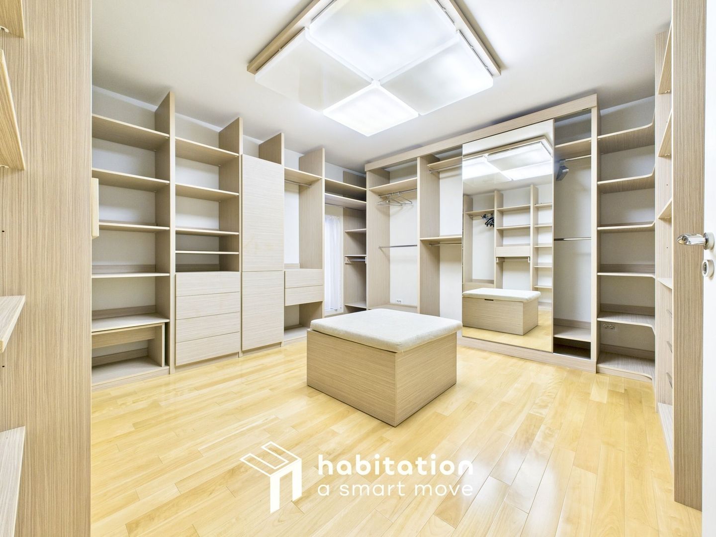 Descoperă eleganța unei case moderne– vizitează prin tur virtual - Poză 20