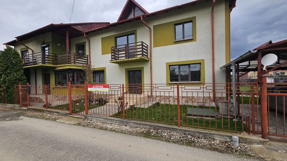 Vila spațioasă tip duplex – ideală pentru două familii Prundu, Pitești - Poză 1