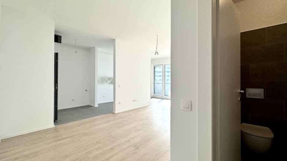 3 camere. Dormitor matrimonial cu baie en-suite. 83 mp Utili. - Poză 2