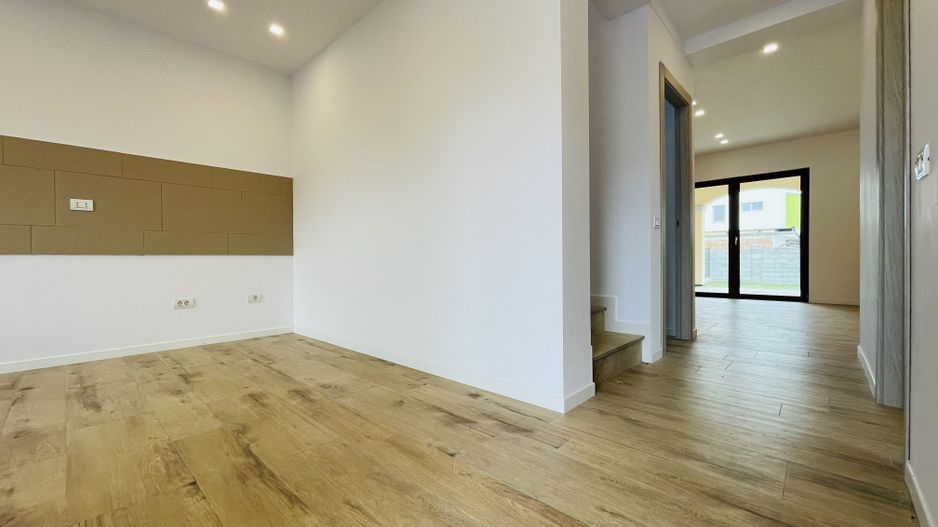 Casa de inchiriat in Dumbravita - Conexiuni excelente si spatiu versatil! - Poză 8