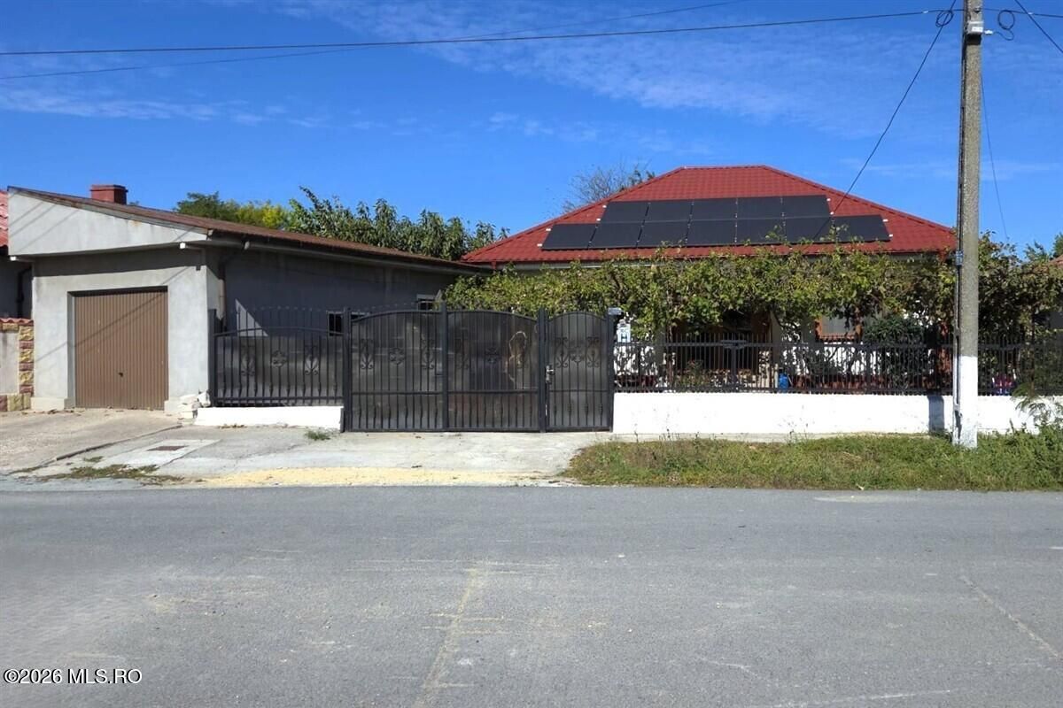 Castelu - Str. Florilor, casa din 2012, teren 737 mp si 106 mp utili - Poză 1