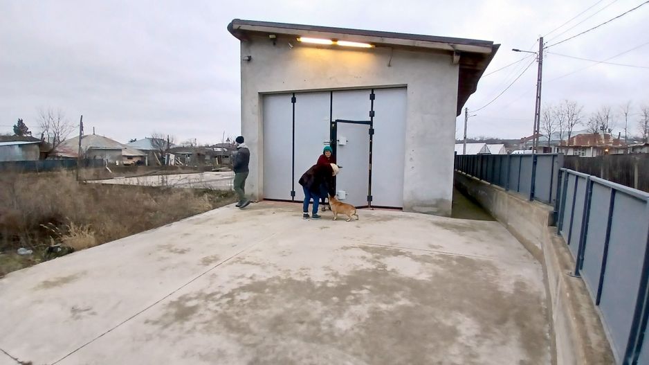 Hală, atelier și locuință, curte cu 900mp teren în Corod - Poză 2