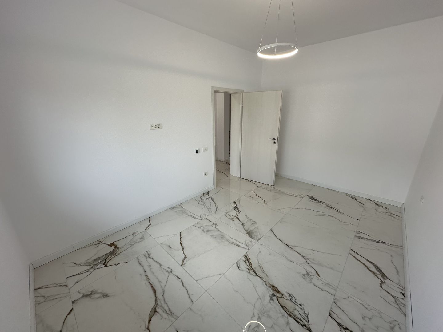 Duplex despărtit  prin garaj zona Ikea - Poză 9