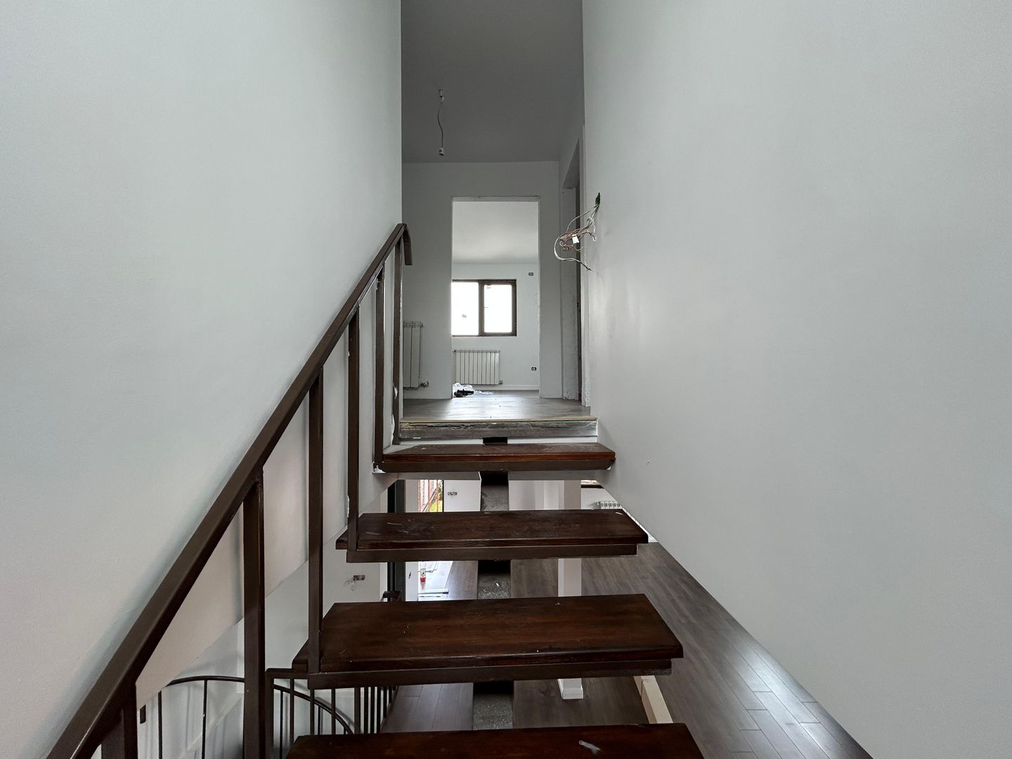 Vila Modernă și Complet Renovată în Otopeni – Oferă Confort și Accesibilitate - Poză 13