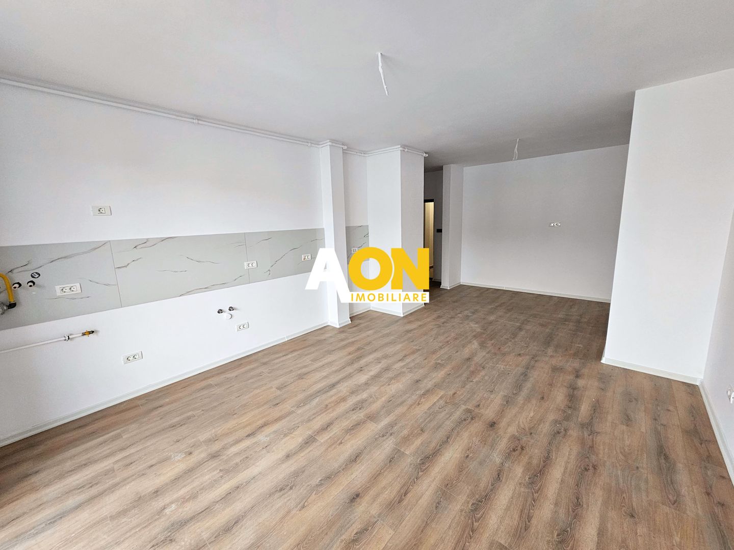 Apartament cu 3 camere, etaj 1, bloc nou 2025, cu parcare - Poză 3
