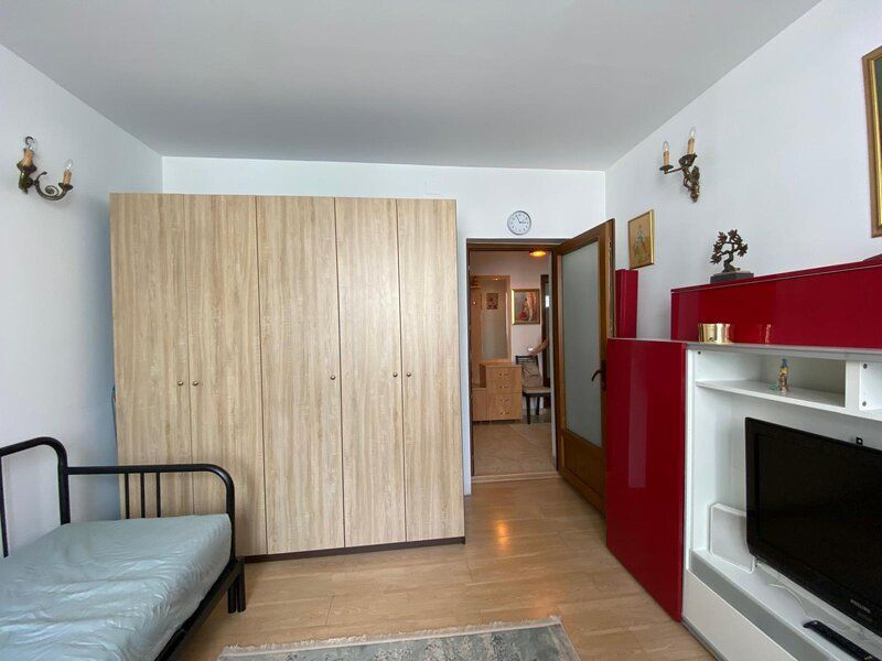 Apartament cu doua camere decomandat, piata Domenii - Poză 2