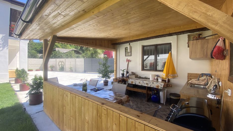 Gata de locuit! Vanzare casa cu 5 camere in Priboiu, com.Branesti - Poză 9