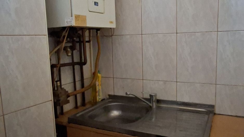 Apartament cu 3 camere - zona semicentrala - Poză 9