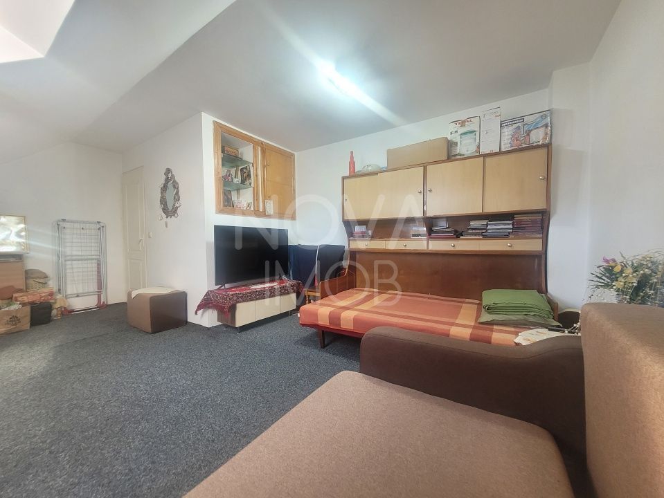 Apartament tip mansarda cu balcon, mobilat-utilat, Valea Aurie - Poză 9