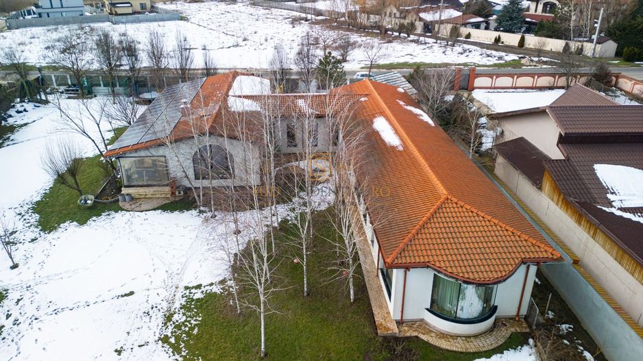 Resedinta spectaculoasa  – Vila exclusivista deschidere directa la lac - Poză 2