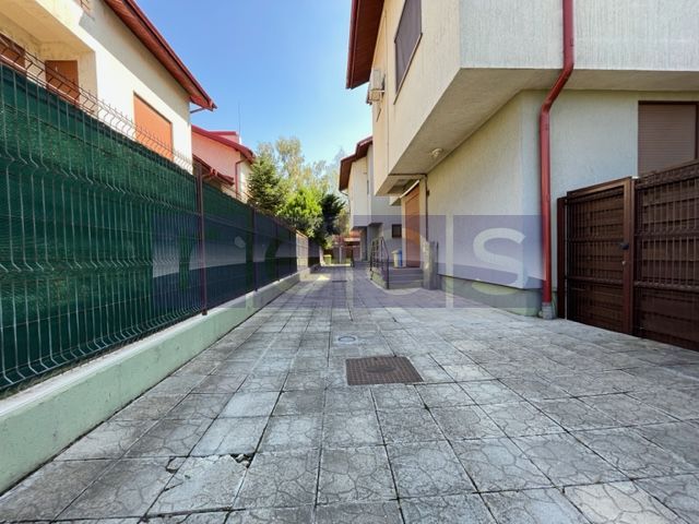 Vila spatioasa 6 dormitoare | gradina | Garaj - Poză 44