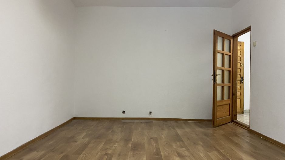 Micro 3, etajul 1! Vanzare apartament cu 3 camere, decomandat - Poză 2
