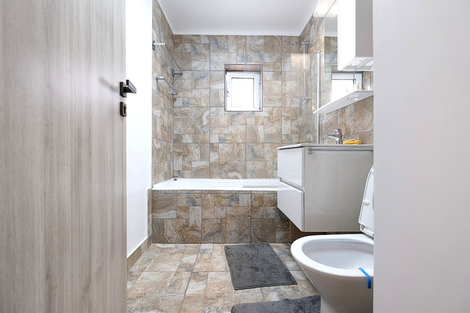 Prima inchiriere ! BANEASA, apartament 3 camere mobilate, etaj 1 - Poză 12