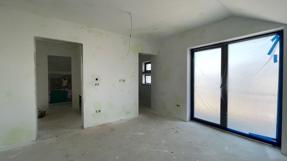 Casă individuală cu garaj-Moșnița Veche - Poză 9