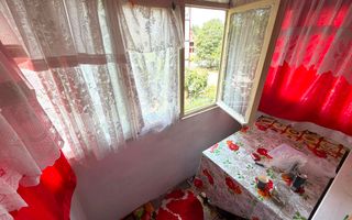 Apartament cu 3 camere - Craiovita Noua - etaj intermediar - Poză 6