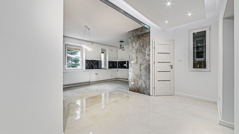 Apartament spațios în zonă centrală - Poză 3