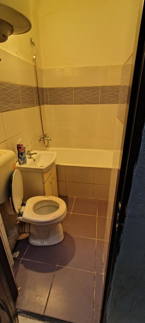 BRASADAS vinde garsoniera la etajul 1/4 pe Ostrovului. - Poză 3