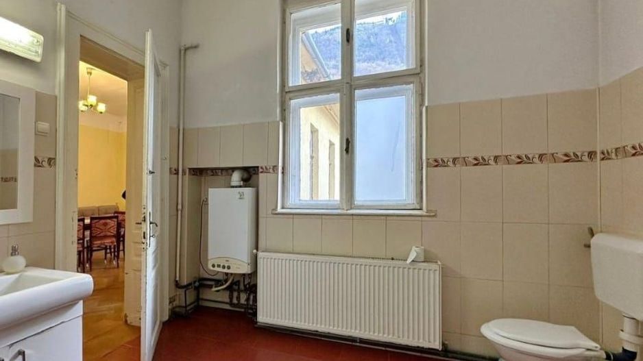 Apartament spațios în Centrul Istoric al Brașovului – zonă premium - Poză 8