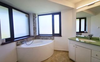 DE INCHIRIAT VILA CU 8 CAMERE, PISCINA SI GRADINA DE 1000MP IN PIPERA - Poză 10