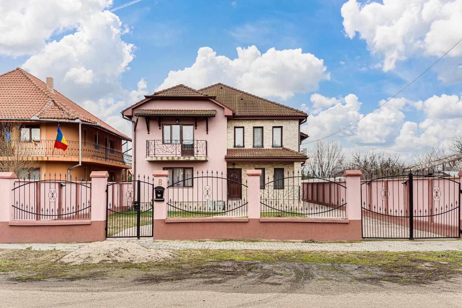 Vilă cu 7 camere de vânzare în zona Central - Poză 29