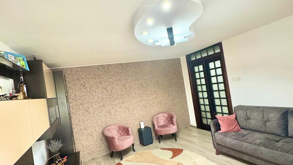 Apartament 3 camere, 72 mp utili, etaj 4/4 – Str. Negru Vodă, cu garaj - Poză 1