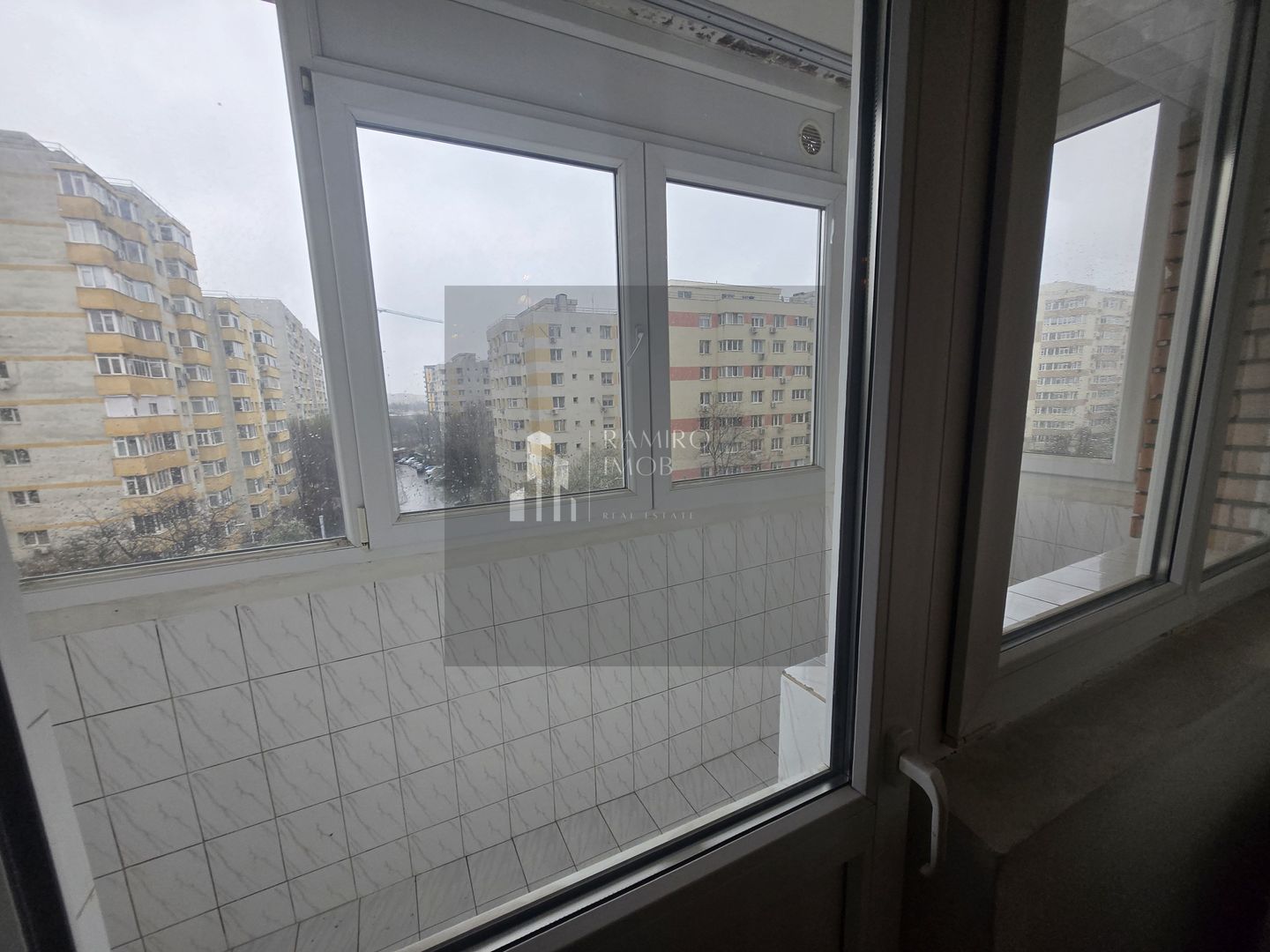 Apartament 104mp-utili 2bai centrala -an 1985 -Bd. Chisinau -Mega Mall - Poză 3