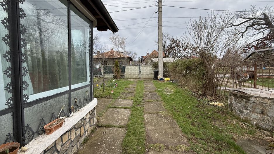 Casă corp C1 84mp + casă corp C2 51mp+garaj+ grădină și teren 889mp - Poză 31