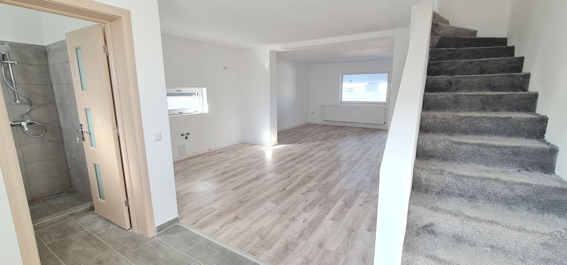 Casa finalizata intabulata in Cartier Izvor Tarlungeni Brasov - Poză 1