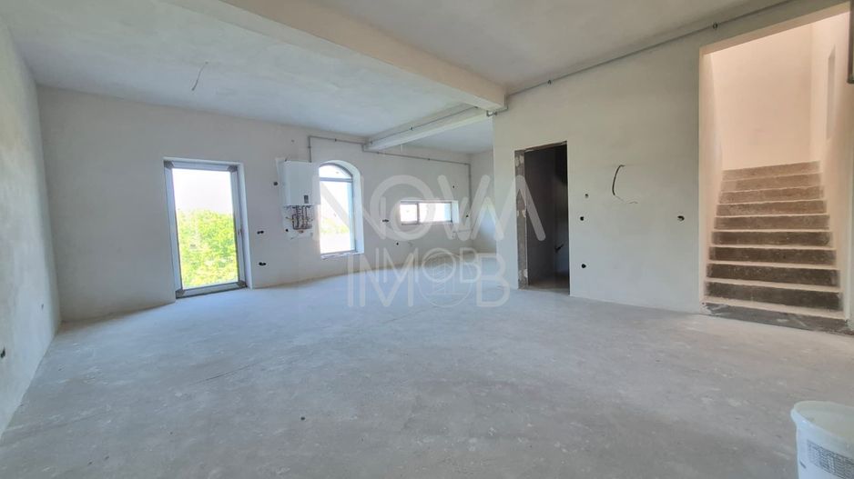 Casa generoasa cu 7 camere, 3 bai, dressing si parcare – Sura Mica - Poză 7