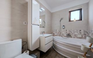 Prima inchiriere, vila cocheta, cu accente exotice - Poză 25