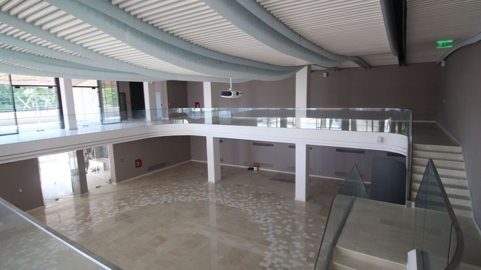 Spatiu comercial la artera pretabil showroom - Poză 5