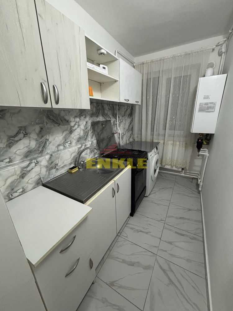 De vânzare apartament 2 camere, zona Carrefour - Poză 2