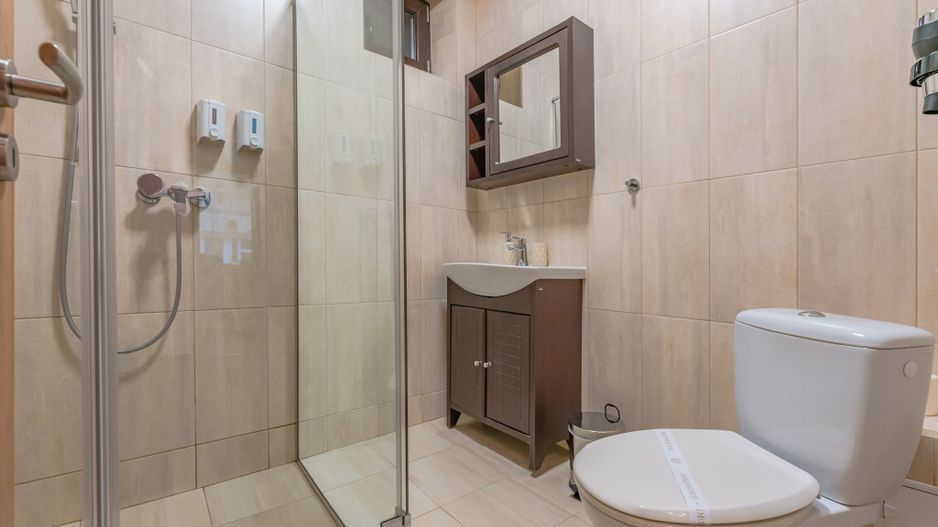 Pensiune Râșnov, 13 camere plus locuință proprietar, zonă Cetate - Poză 45