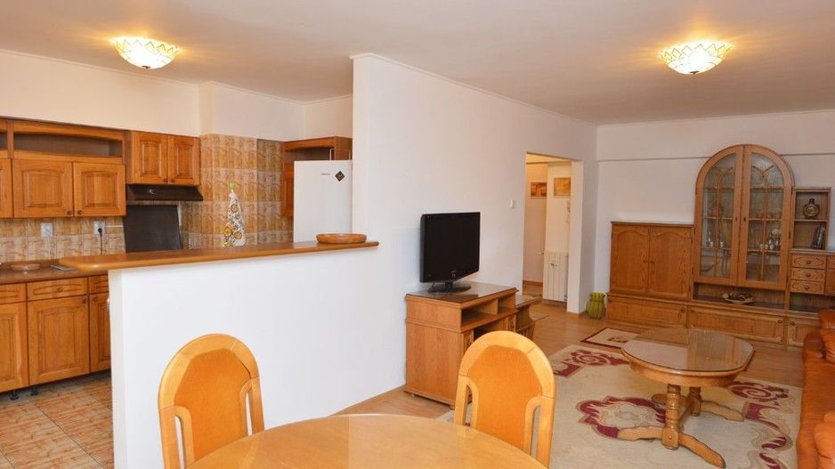 3 camere Unirii 63, prima închiriere, mobilat complet, parcare inclusă - Poză 3